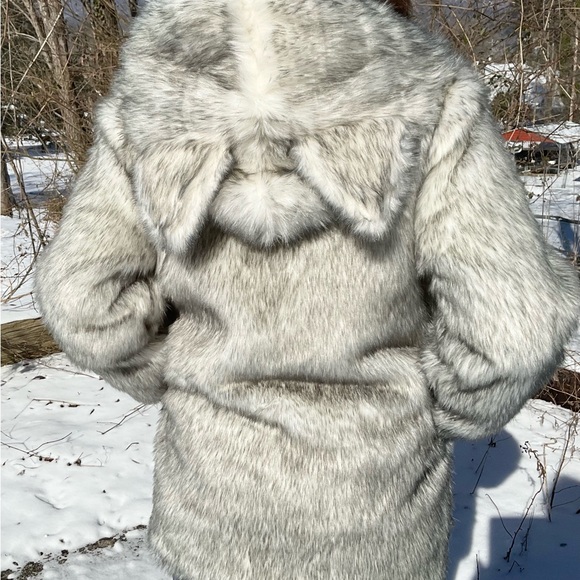 NWOT Mid Length contrast color Faux Fox FUR Coat - Picture 2 of 11